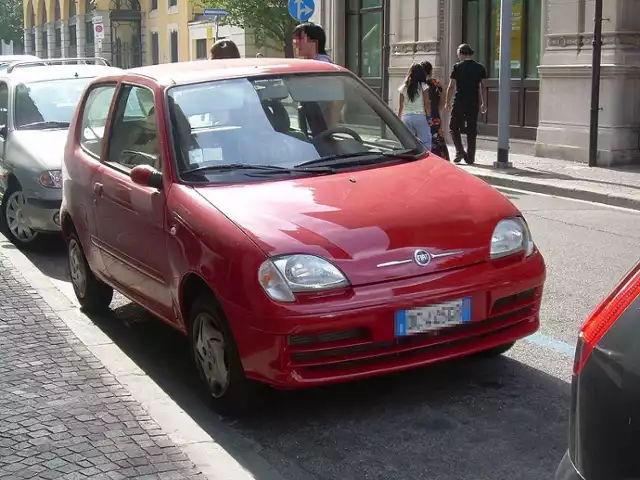 Na dziesiątym miejscu znalazł się... Fiat Seicento.