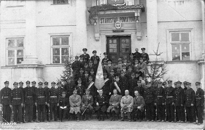 Lata 1935-1938 , Okolicznościowa fotka przed Starostwem...