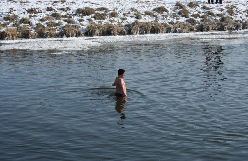 Morsy Lublin: Kąpiel w lodowatej Bystrzycy