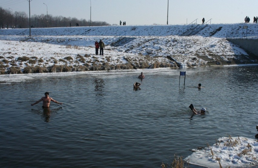Morsy Lublin: Kąpiel w lodowatej Bystrzycy