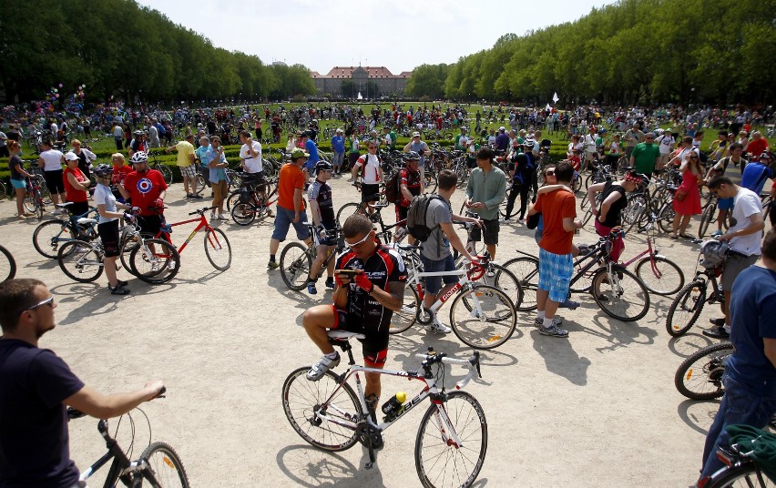 Około czterech tysięcy rowerzystów pojawiło się dzisiaj w...