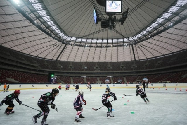 Problemy z lodowiskiem na Stadionie Narodowym. Zimowy Narodowy mało komfortowy do jazdy