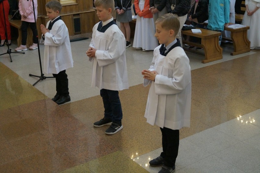 W parafii pw. św. Piotra i Pawła w Suwałkach są nowi ministranci [Zdjęcia]