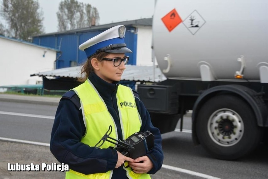 72-latka na torach odnaleźli policjanci ruchu drogowego...