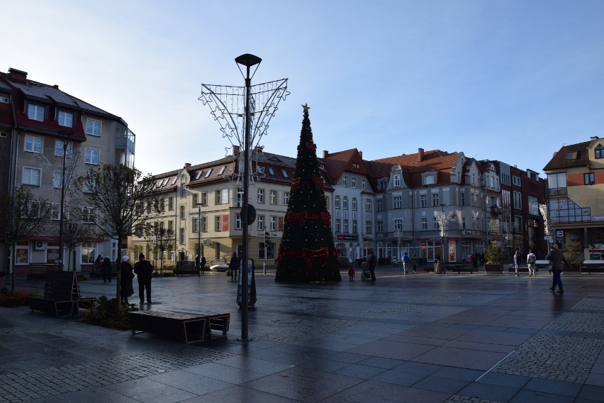 Choinka już w Szczecinku! Robi się świątecznie [nowe zdjęcia]