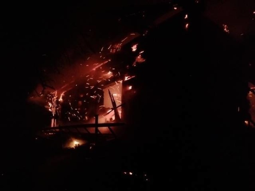 Z ogniem walczyło siedem zastępów straży, stodoła spłonęła doszczętnie
