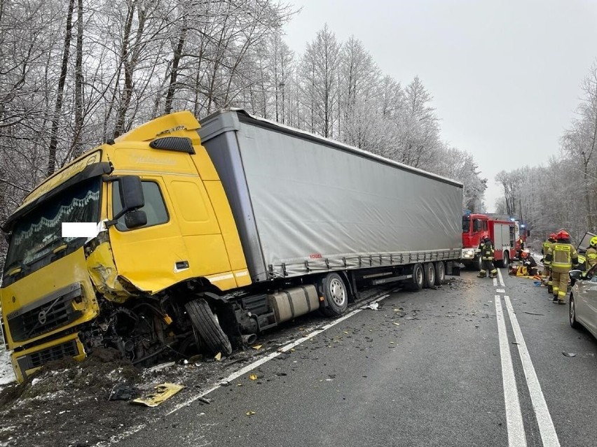 Do poważnego wypadku doszło na DK 73 w miejscowości Breń w...