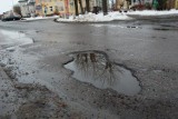 Zima zmasakrowała drogi w powiecie nowodworskim