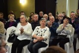 Mieszkańcy Żnina spotkali się z posłami Platformy Obywatelskiej. W "Martinie" padły m.in. pytania o przyszłość Polski [zdjęcia]