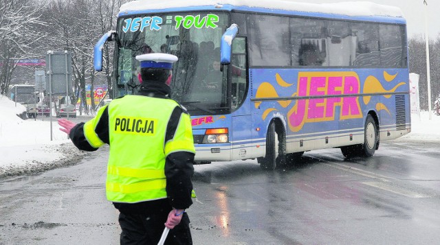 Zakopiańska policja zapowiada wzmożone kontrole na wszystkich drogach powiatu tatrzańskiego