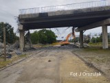 Ważna chwila w Lublińcu! Trwa rozbiórka wiaduktu na DW 906, który przez lata stanowił element infrastruktury nad torami PKP