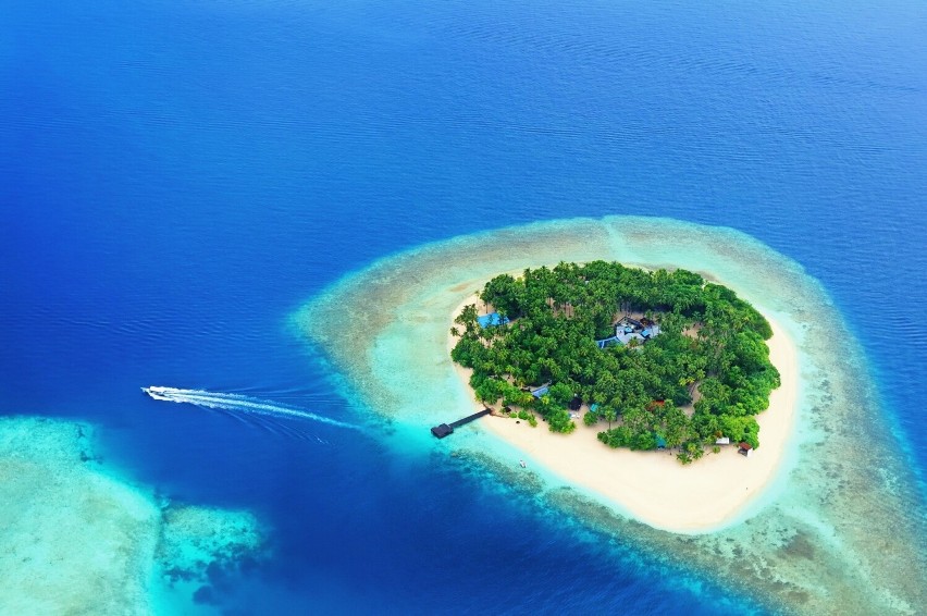 Malediwy na Oceanie Indyjskim słyną ze swoich wód w różnych...