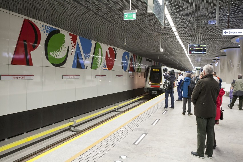 Druga linia metra w Warszawie. 12 lat temu rozpoczęto budowę. Tak nitka M2 zmieniła stolicę