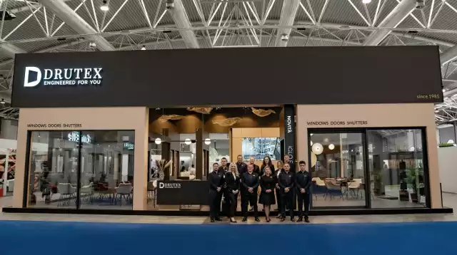 DRUTEX, wiodący producent okien, drzwi i rolet w Europie, podczas targów EDILEXPO Roma 2024 zaprezentował światu nową generację okien IGLO EDGE.