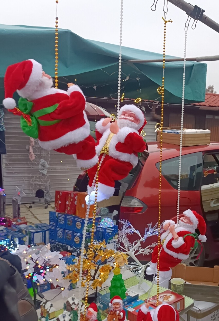 Wędrujący Mikołaj - 55 zł plus trzy baterie "paluszki"....