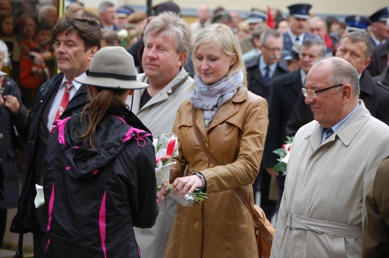 Kwidzyn: Przemarsz ulicami miasta i wspólne śpiewanie pieśni patriotycznych z okazji Święta 3 Maja