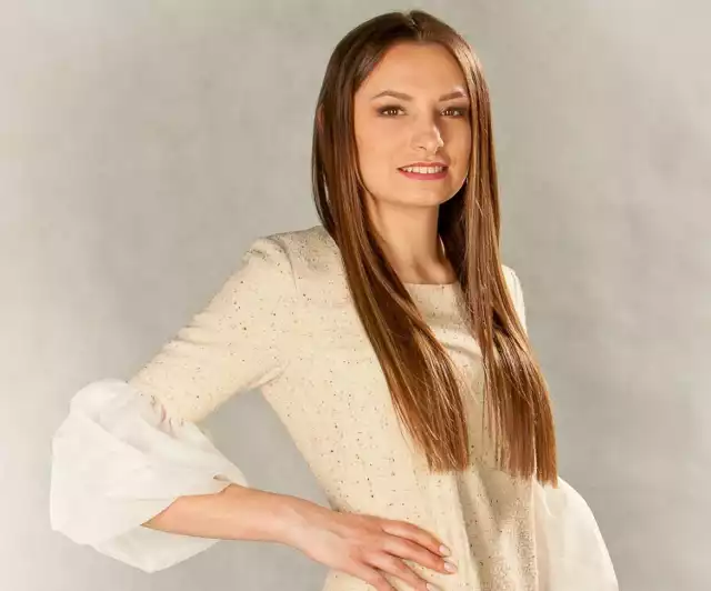 DARIA GMYREK- 21-latka z Potworowa. 

ZOBACZ TEŻ: ZAPIS RELACJI TV Z GALI MISS ZIEMI RADOMSKIEJ 2018


