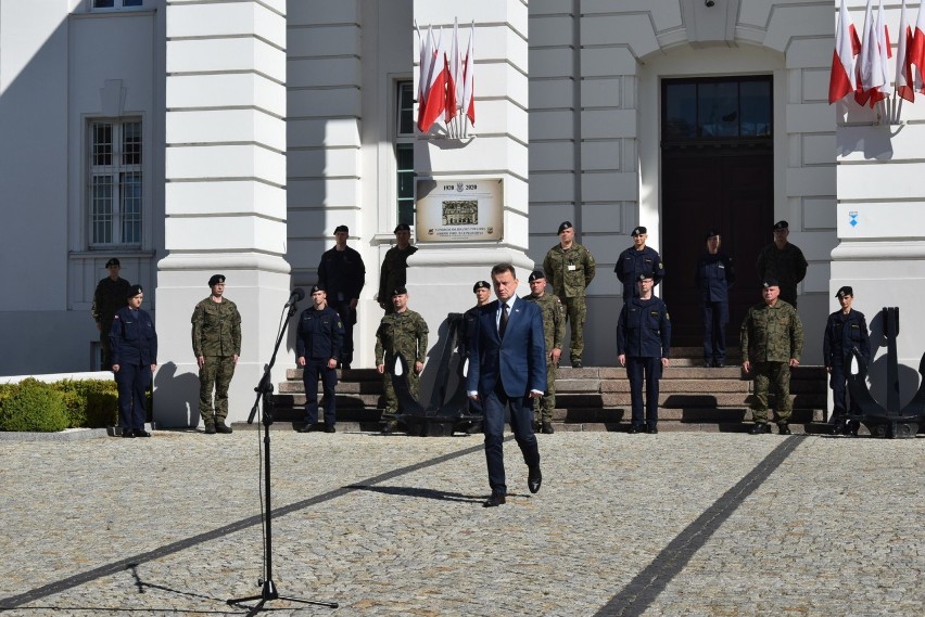 Mariusz Błaszczak w Gdyni. Obchody na Westerplatte muszą być godne, dlatego zorganizuje je Wojsko Polskie