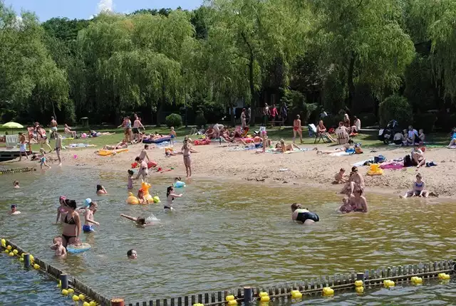 Koninianie chętnie spędzają wakacje nad jeziorem w Gosławicach