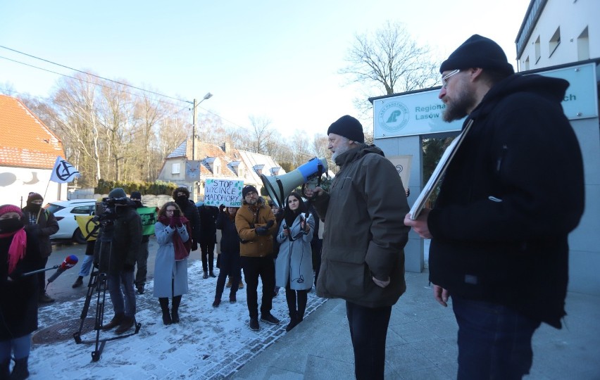 Zobacz kolejne zdjęcia. Przesuwaj zdjęcia w prawo - naciśnij...