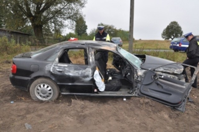Wypadek w Michałkach: Audi wypadło z drogi i uderzyło w dom. Kierowca miał 1,2 promila