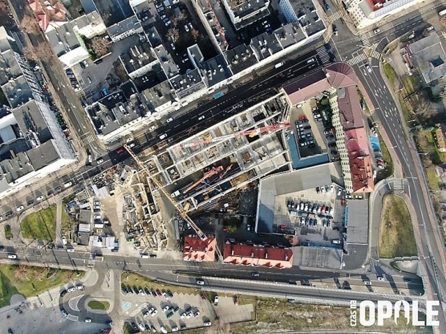 Centrum przesiadkowe Opole Główne. Rośnie budynek nowego parkingu w centrum miasta