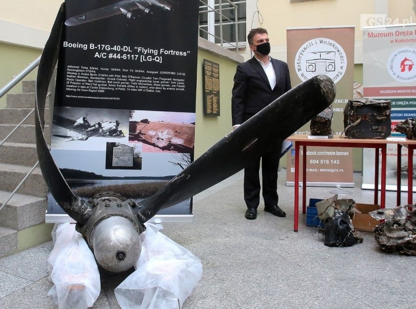 "Latająca forteca" z jeziora Stolsko. Wystawa elementów bombowca w szczecińskim muzeum i w naszej GALERII