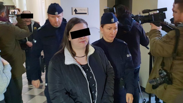 Katarzyna K. przebywa obecnie w areszcie. Razem z pozostałymi oskarżonymi została dziś doprowadzona z do sądu.