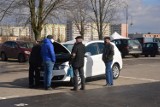 Giełda samochodowa przy Dmowskiego w Piotrkowie, 13.03.2021. Jakie są oferty, jakie ceny? ZDJĘCIA