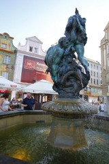 Monety znikają z fontann na Starym Rynku w Poznaniu [ZDJĘCIA]