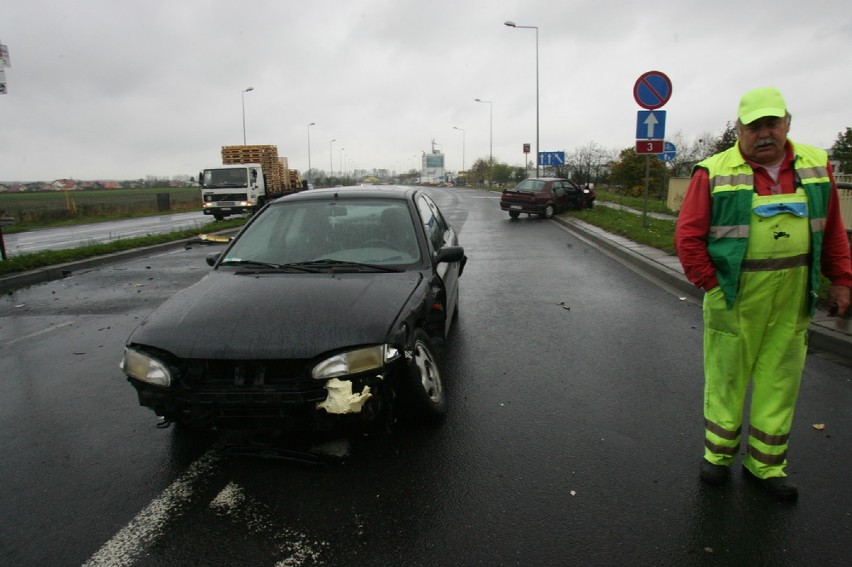 Wypadek na Jaworzyńskiej w Legnicy (ZDJĘCIA)