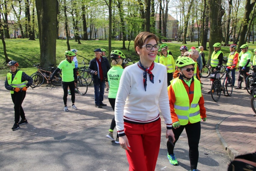Słoneczna inauguracja sezonu rowerowego 2022 wieluńskiego "Relaksu" ZDJĘCIA