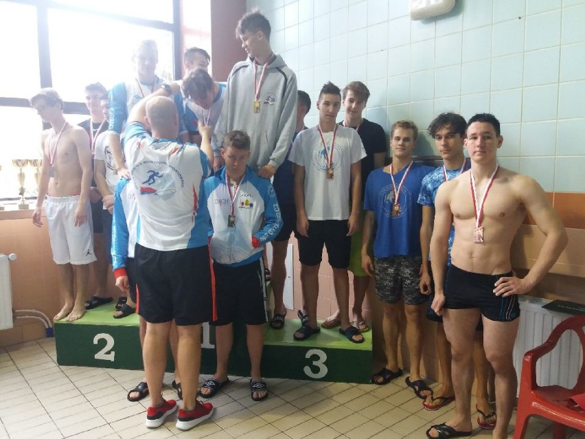 Pływackie sukcesy uczniów II LO w Inowrocławiu 