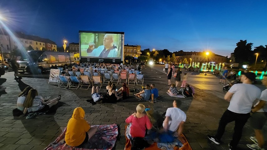 Kino na leżakach odbyło się w Tomaszowie. Kolejna projekcja w sierpniu