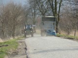 Ekipie drogowców z Zarządu Dróg Wojewódzkich zabrakło frezu na ubytki w poboczach w Stanisławowie