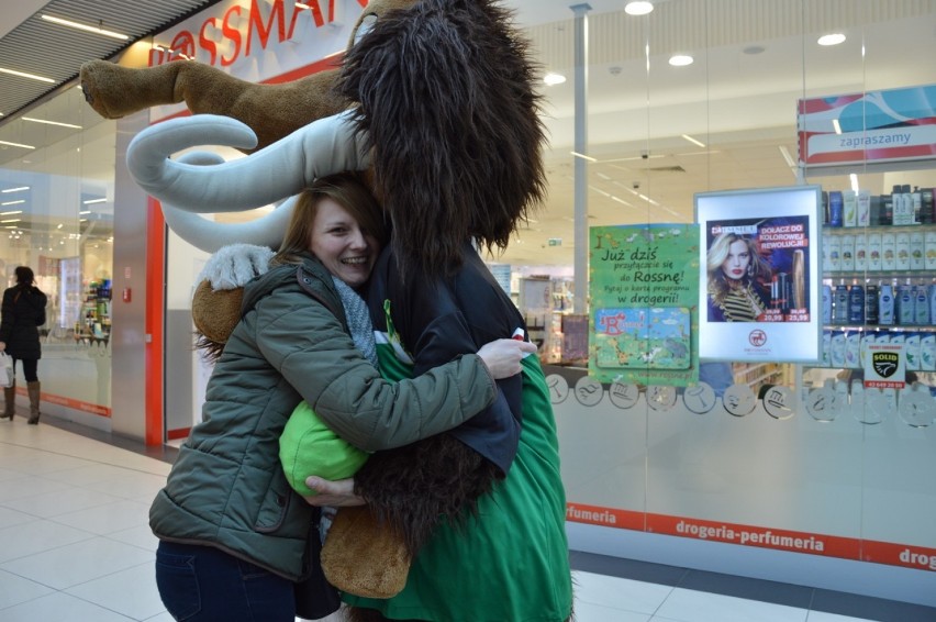 Bełchatów. Swiatowy Dzień Przytulania w Galerii Olimpia