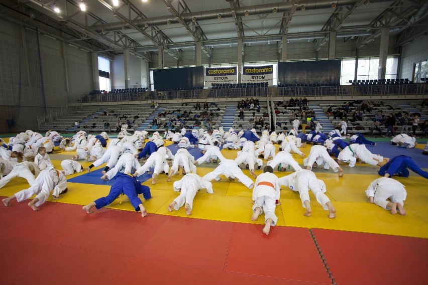 Młodzi judocy walczyli na matach. Uczył ich Marcin Held