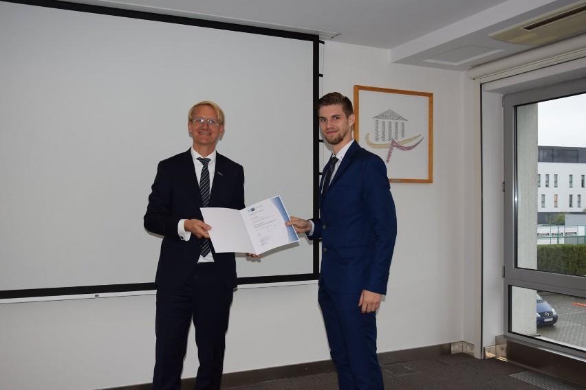 Wręczenie certyfikatów IHK, nadawanych przez Niemiecką Izbę Przemysłowo-Handlową absolwentom Zespołu Szkół nr 1 w Nowym Tomyślu
