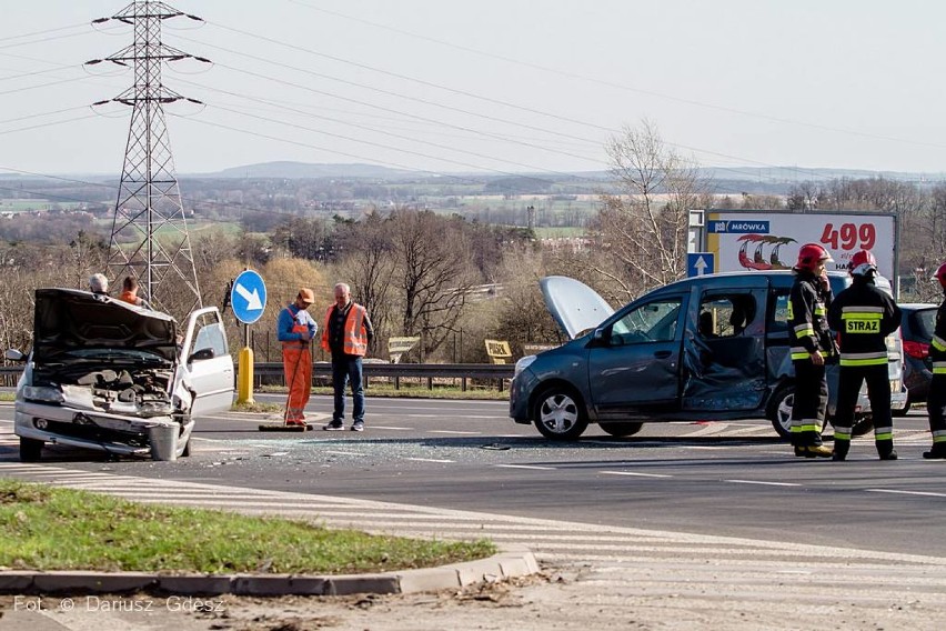 Kolejny wypadek na trasie Świebodzice - Wałbrzych [ZDJĘCIA]