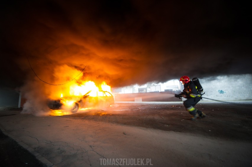 Strażak-fotograf. Z aparatem za kulisami wypadków i pożarów....