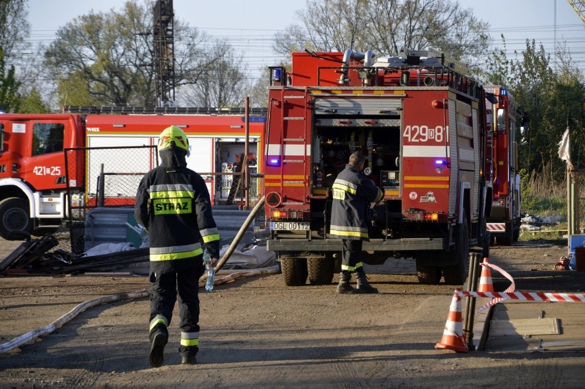 Pożar podkładów kolejowych przy ul. Elektrycznej w Głogowie