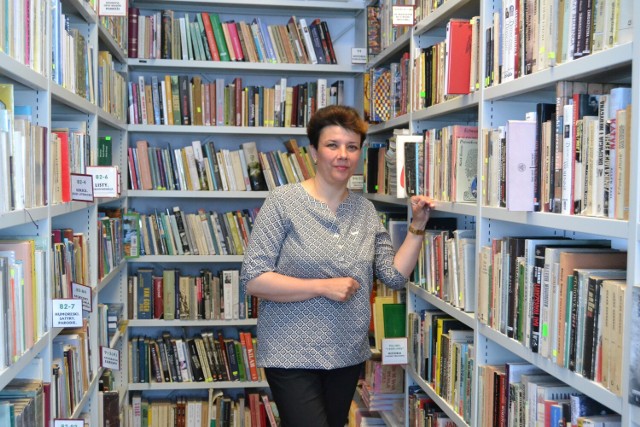Katarzyna Falgowska pracuje jako nauczycielka w Szkole Podstawowej w Wielgiem. Ukończyła pedagogikę wczesnoszkolną, filologię polską i bibliotekoznawstwo.