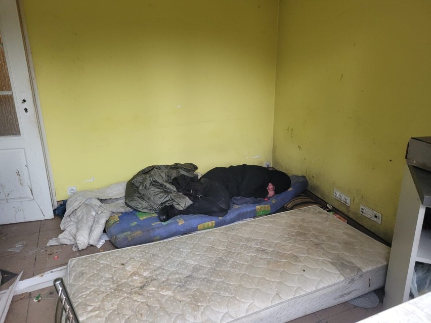Straż Miejska w Zduńskiej Woli apeluje: nie bądź obojętny na bezdomność