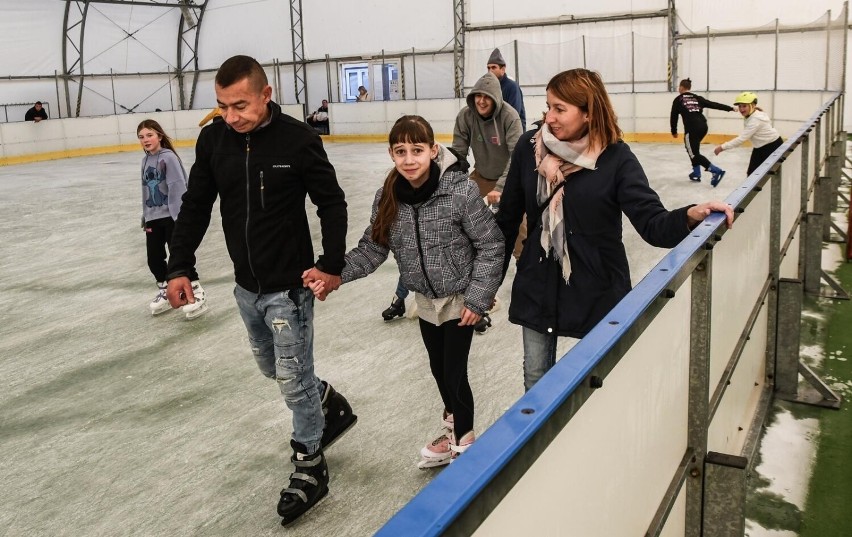 Kryte lodowisko w Fordonie w Bydgoszczy rozpoczęło już sezon...