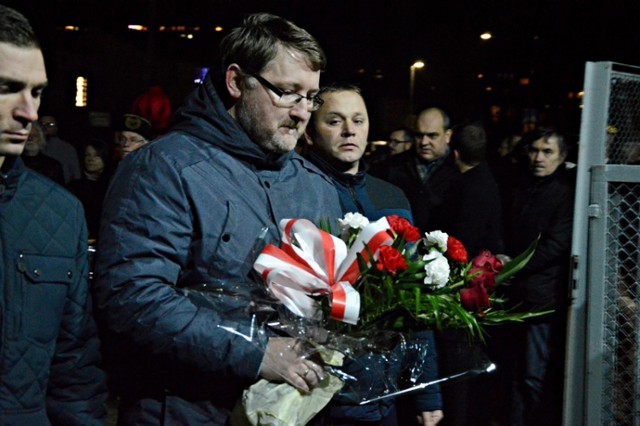 Jak co roku złożono kwiaty pod tablicą upamiętniającą ofiary stanu wojennego z 13 grudnia 1981 roku