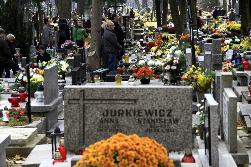 Kwesta na cmentarzu przy Lipowej: zebraliśmy ponad 77 tys. zł na ratowanie zabytków