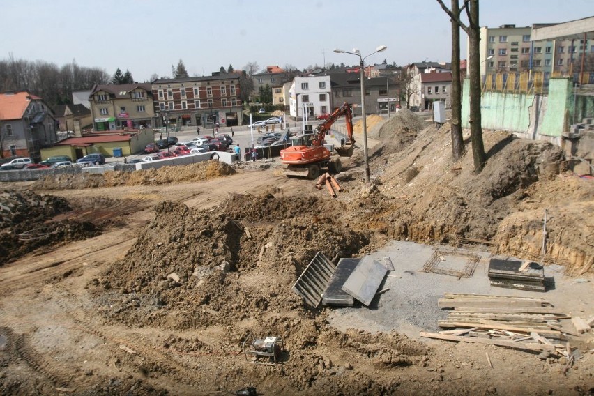 Budowa Rynku w Pszowie. Stan prac na 23 kwietnia