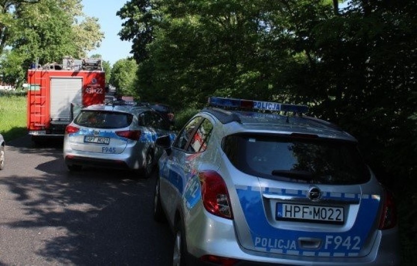 Tragiczny wypadek w Kiełczygłowie. 80-latek na wózku inwalidzkim zginął pod kołami busa [FOTO]