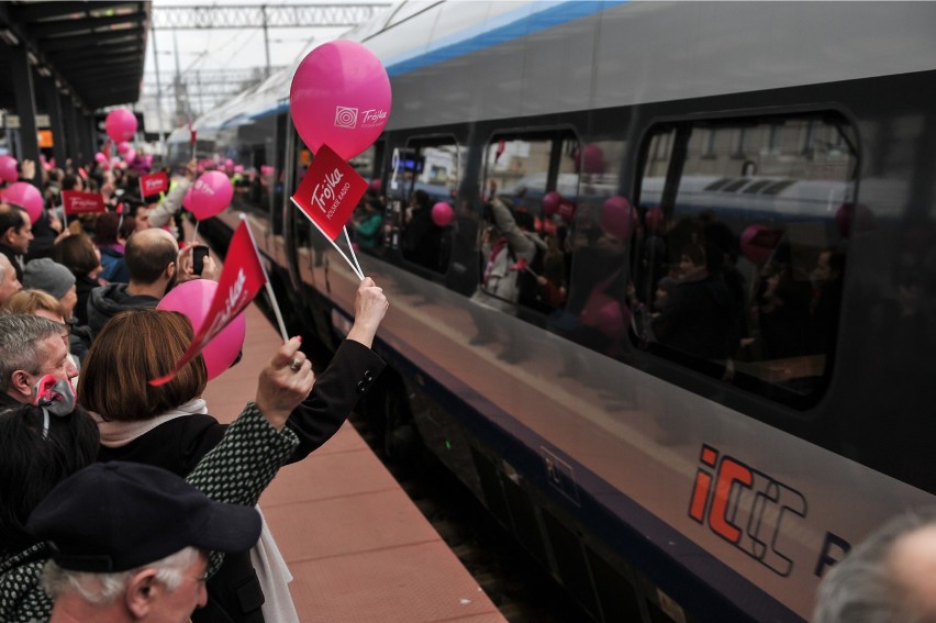 Powitanie pociągu Express InterCity Premium RADIOWA TRÓJKA w...