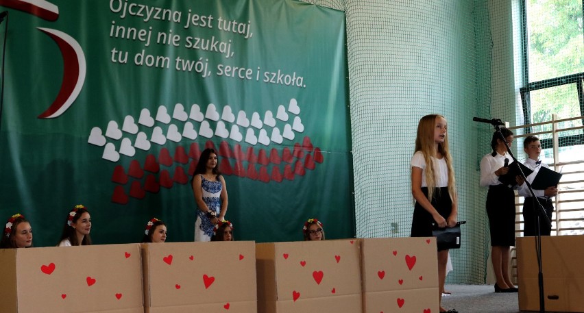 Uczniowie w Rąbkowej rozpoczęli nowy rok nauki w nowej szkole
